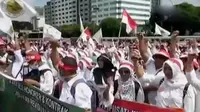 Ribuan tenaga honorer berunjuk rasa di depan kompleks DPR, MPR Senayan Jakarta.