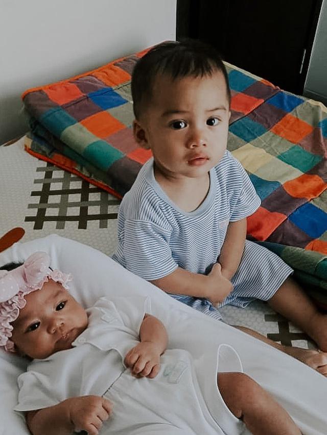 Hampir Berusia 2 Bulan, Ini 6 Potret Gemas Anak Keempat ...