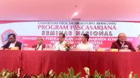 Menteri Perhubungan Budi Karya (ke-3 dari kanan) berbicara pada Seminar Nasional Manajemen Perhubungan yang diselenggarakan Program Pascasarjana Universitas Prof. Dr. Moestopo (Beragama). (Liputan6.com/Mulyono Sri Hutomo)