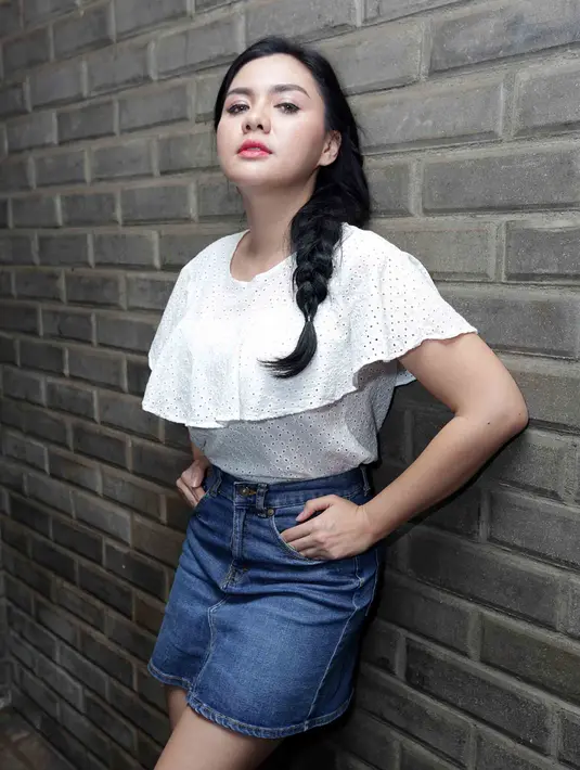 Penyanyi Mari Bercinta 2 itu menyambut antusias kolaborasi dengan dua DJ pada konser tersebut. Selain dengan DJ Australia, ada juga DJ dari Belanda. (Deki Prayoga/Bintang.com)