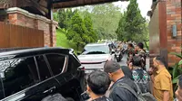 Jajaran yang tergabung dalam Koalisi Indonesia Maju (KIM) Plus mulai meninggalkan Hambalang, Jawa Barat, usai memenuhi undangan Presiden Prabowo Subianto dalam rangka silaturahmi dan konsolidasi (Liputan6.com/Nanda Perdana Putra)