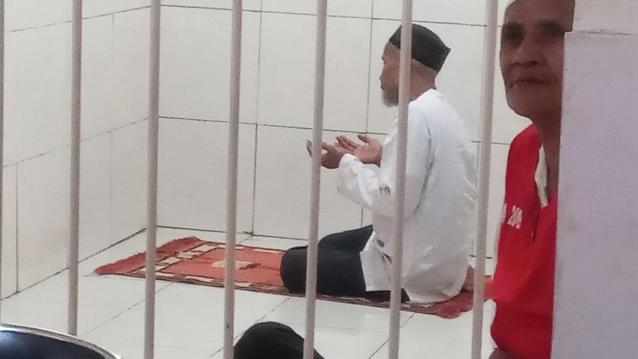 Sidang lima kali ditunda
