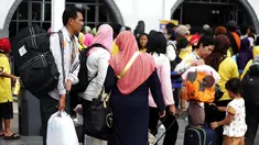 Calon penumpang kereta api mengantre masuk ke Stasiun Senen, Jakarta. Foto diambil pada Senin (29/12/2014). (Liputan6.com/Faizal Fanani)