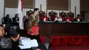 Gubernur DKI Jakarta nonaktif, Basuki T Purnama bersiap menjalani persidangan Lanjutan di Kementan, Jakarta Selatan, Selasa (17/1). Sidang ke-6 mendengarkan empat keterangan saksi dari pihak penuntut umum. (Liputan6.com/Resa Esnir/Pool)