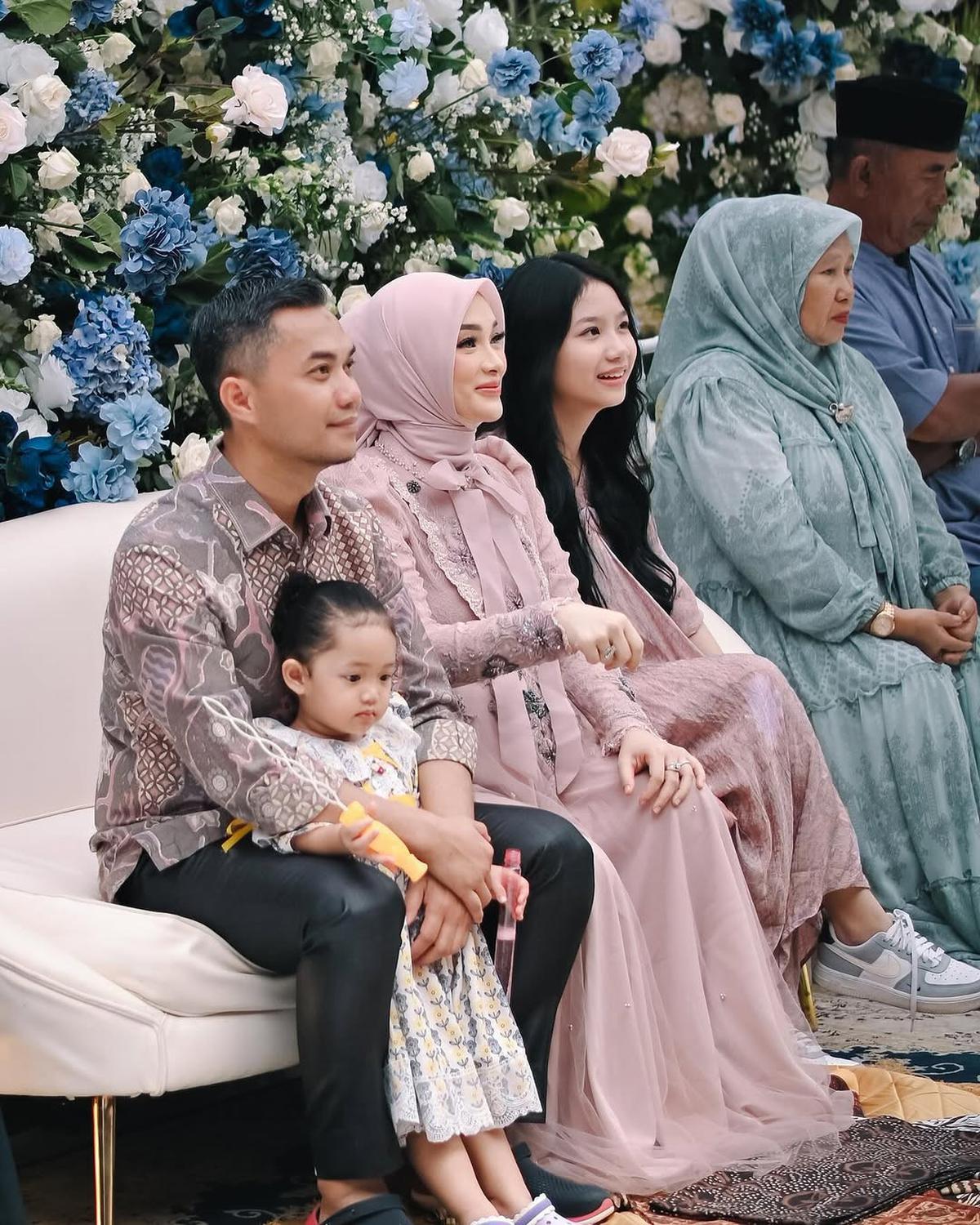 Potret Acara Tasyakuran 7 Bulan Kehamilan Zaskia Gotik, Tampil Cantik dengan Gamis Pink Berpita