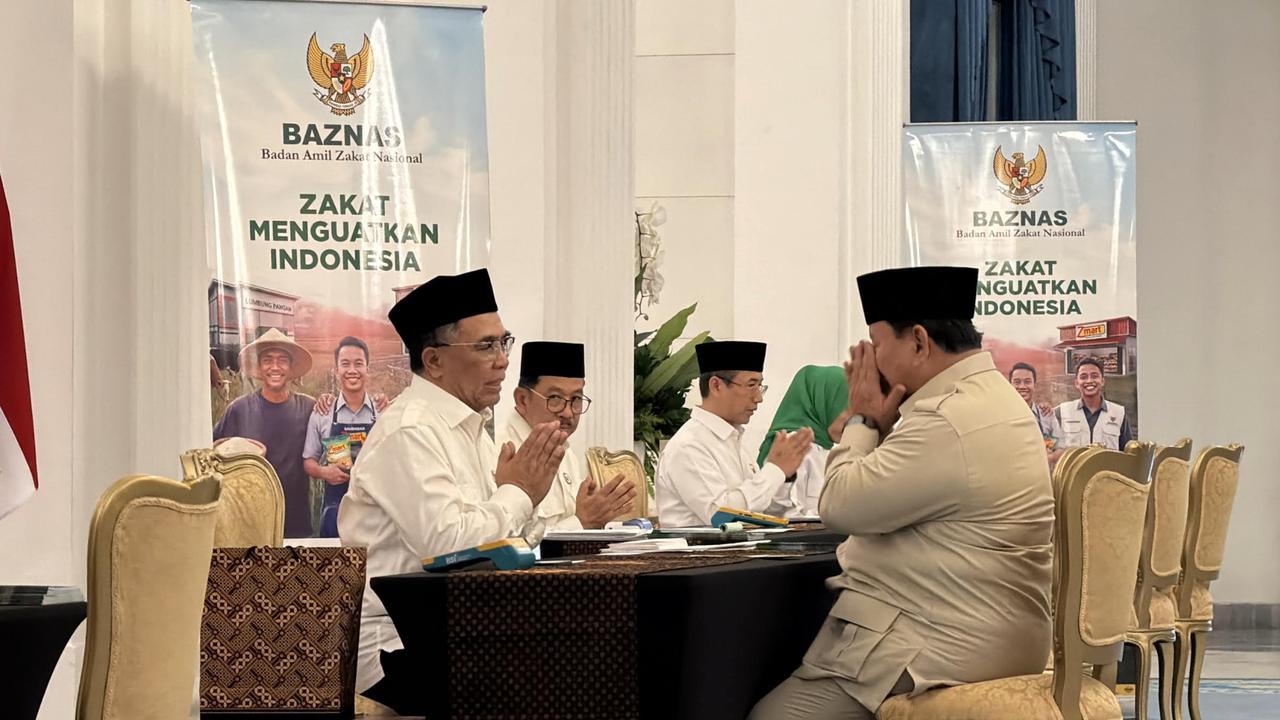 Presiden Prabowo, Wapres Gibran, hingga Menteri Tunaikan Zakat di Istana