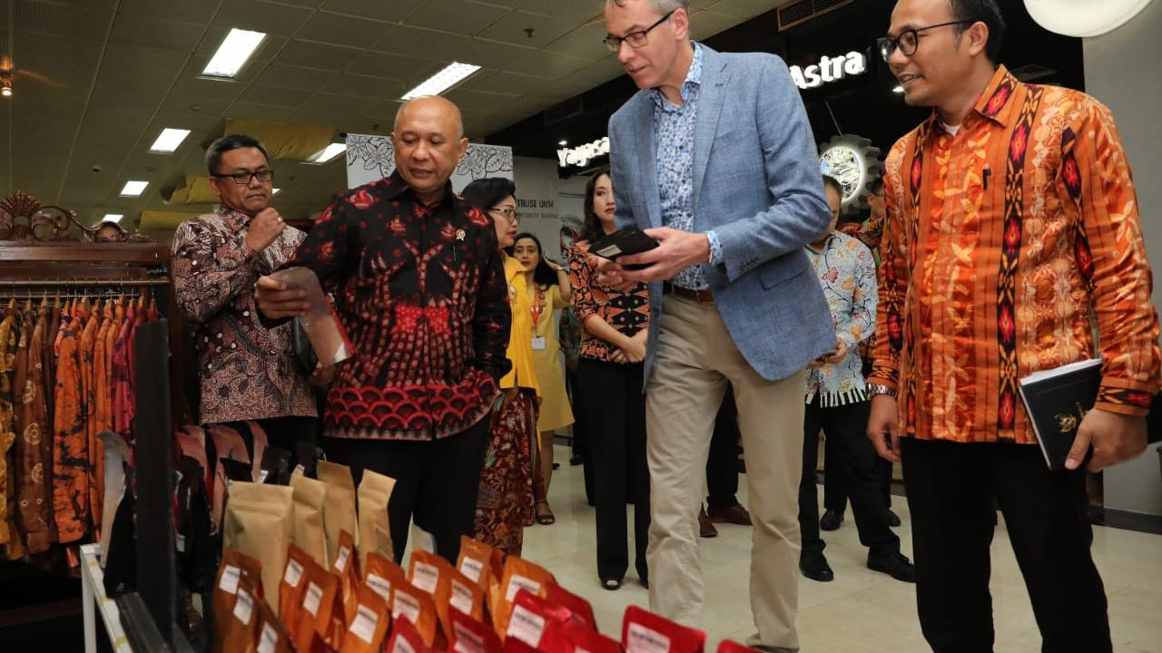 Indonesia menawarkan kerja sama pengembangan koperasi pertanian Indonesia dengan koperasi serupa di Belanda.