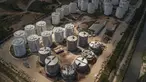 Pemandangan Kondominium Imperio Delamare di lingkungan Heliopolis Sao Paulo, Brasil, Rabu (26/10/2022). Proyek perumahan ini merupakan bagian dari program urbanisasi kumuh Sekretariat Kota Perumahan yang diresmikan pada tahun 2017, di bawah pemerintahan Presiden Michel Temer. (AP Photo/Matias Delacroix)