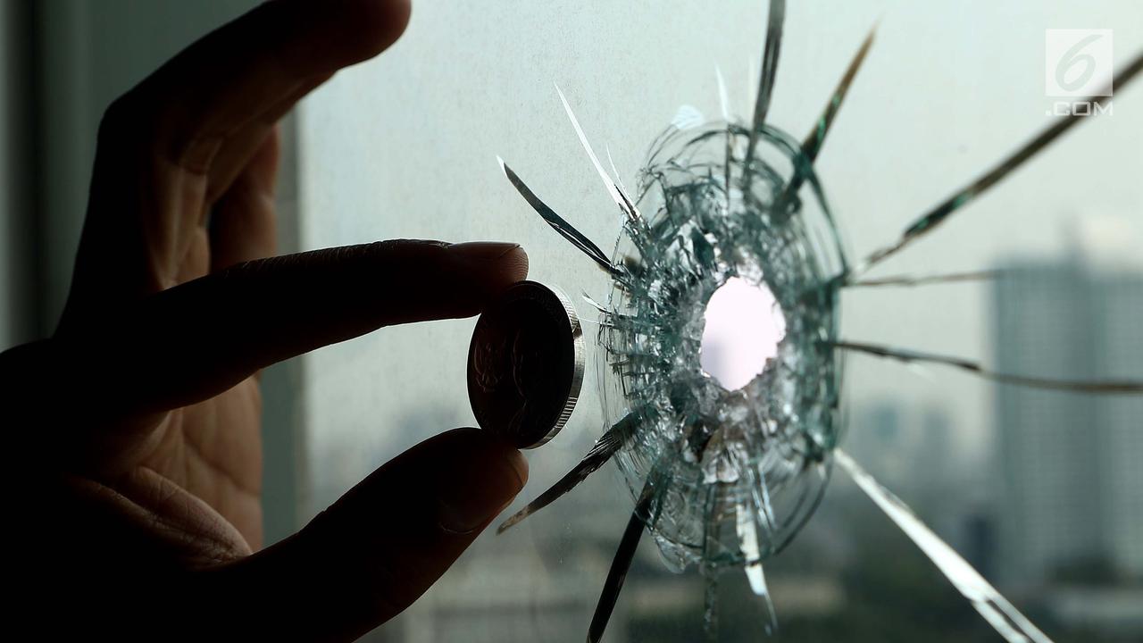 Kondisi Kaca Ruang Anggota DPR Akibat Peluru Nyasar