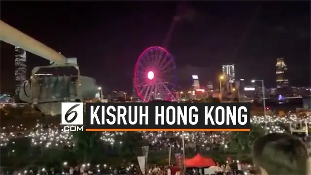 Warga Hong Kong berkumpul di pusat kota sambil bernyanyi sebagai pesan untuk para anggota G20 yang akan menggelar KTT di Osaka, Jepang.