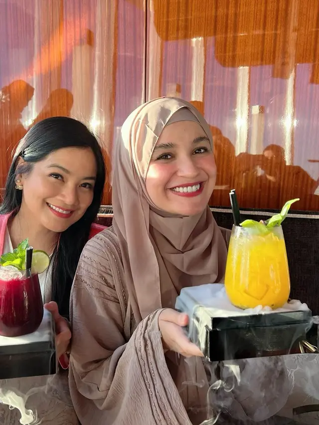 Titi Kamal, Laudya Cynthia Bella dan Shireen Sungkar bertemu saat liburan di Dubai (Foto: Instagram @titi_kamall)