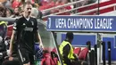 Level permainan kapten Juventus ini sepertinya sudah menurun untuk tampil prima di kelas kompetisi Liga Champions. Leonardo Bonucci harus bersusah payah hanya untuk mengejar lawan. Dia juga membuat blunder untuk gol ketiga Benfica di laga ini. (AP/Armando Franca)