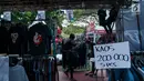 Salah satu stand baju yang ikut dalam ajang "Jakcloth 2017" di Senayan, Jakarta, Jumat (16/6). Bazar yang diikuti ratusan merek dagang pakaian tersebut berlangsung 14-21 Juni 2017. (Liputan6.com/Gempur M Surya)