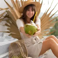 ilustrasi air kelapa segar/copyright&nbsp;freepik.com/svetlanasokolova