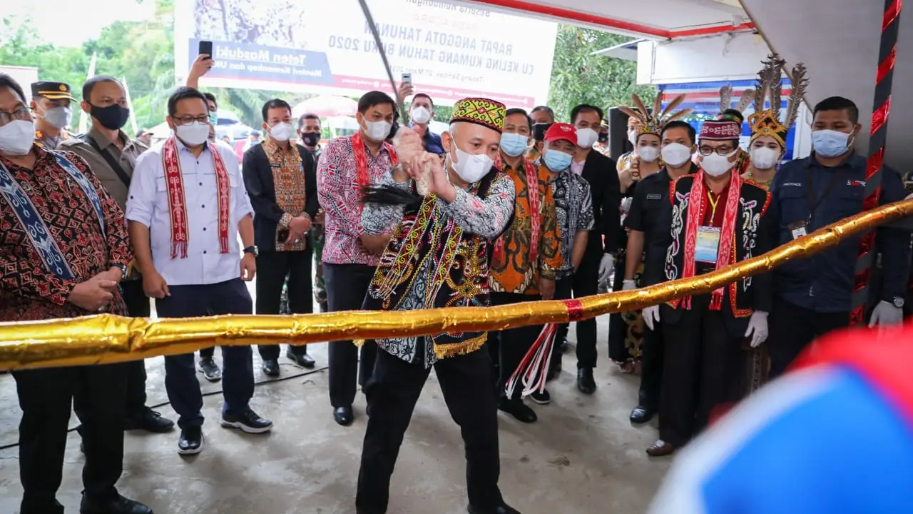 Kunjungi Koperasi Beraset Rp1,6 Triliun, MenkopUKM Target Koperasi Masuk Rantai Global