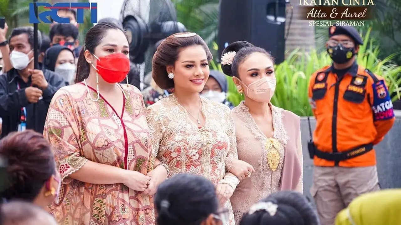 Tanpa Kehadiran Krisdayanti, Ini 7 Momen Siraman Aurel Hermansyah