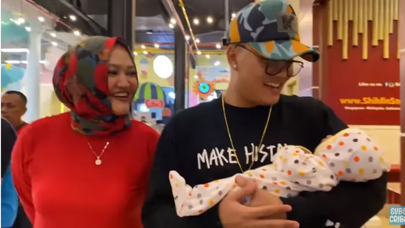 Momen Saat Anak Sule Bertemu Ibunya, Rizky Febian Gendong Bayi Lina