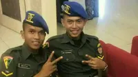 Mantan kapten SAD Indonesia, Reffa Money (kiri) kini menjadi anggota TNI dan bertugas di kesatuan Polisi Militer Kodam XII Tanjung Pura, Pontianak, Kalimantan Barat. (Bola.com/Zaidan Nazarul)