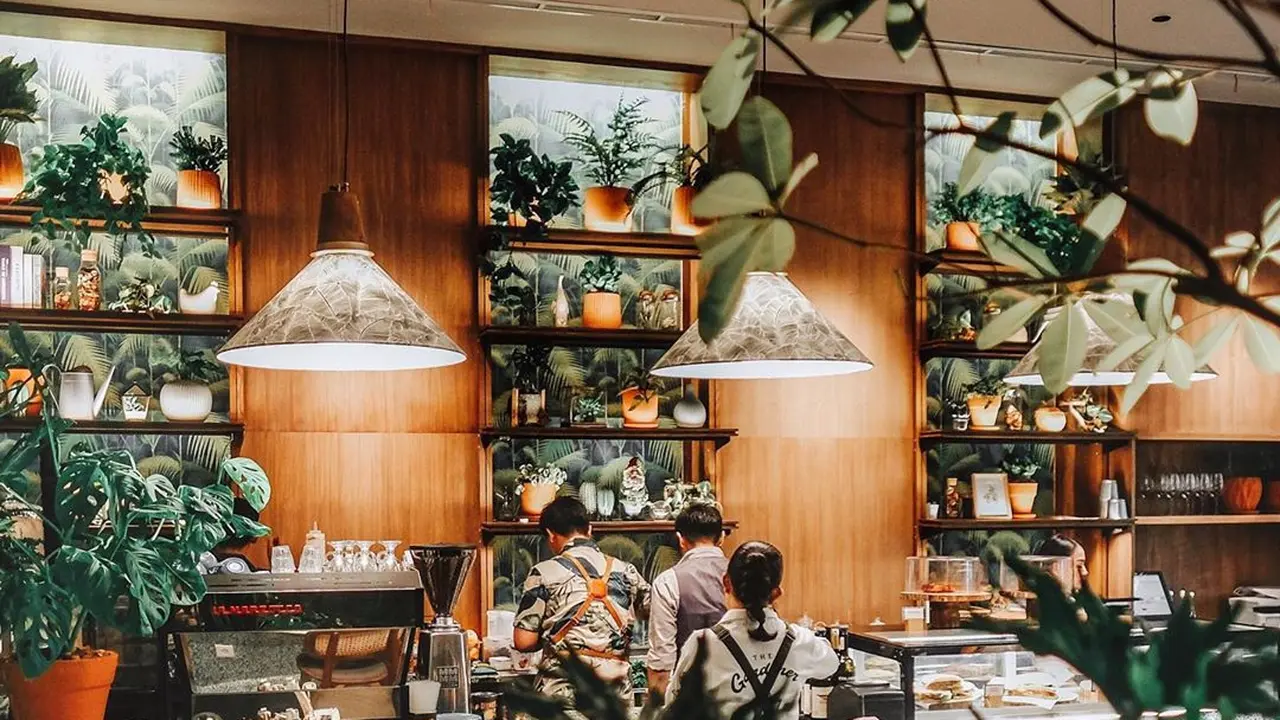 Di Tengah Kota, Sejuknya Menyantap Sajian Lezat di Restoran Bernuansa Taman