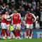 Para pemain Arsenal merayakan gol pertama timnya dalam pertandingan Liga Inggris melawan Tottenham Hotspur di London, Minggu (22/2/2026) malam WIB. (AP Photo/Ian Walton)
