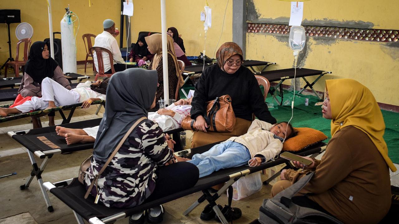 FOTO: Ratusan Siswa di Bandung Barat Keracunan Usai Santap Makan Bergizi Gratis, Kasus Ditetapkan KLB
