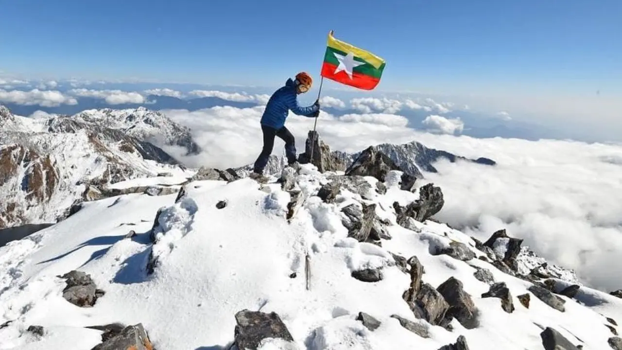 Gunung Hkakabo Razi di Myanmar