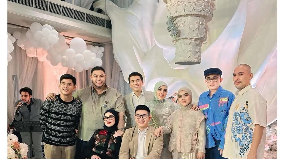 Kue Ulang Tahun Unik Syahrini, Menggantung Terbalik Layaknya Lampu Gantung
