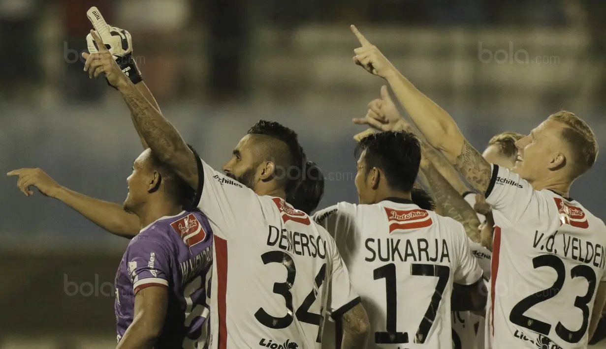 Pemain Bali United saat pertandingan melawan Madura United pada laga Piala Presiden di Stadion Manahan, Solo, Sabtu, (3/2/2018). Bali United menang adu penalti 5-4 atas Madura United. (Bola.com/M Iqbal Ichsan)