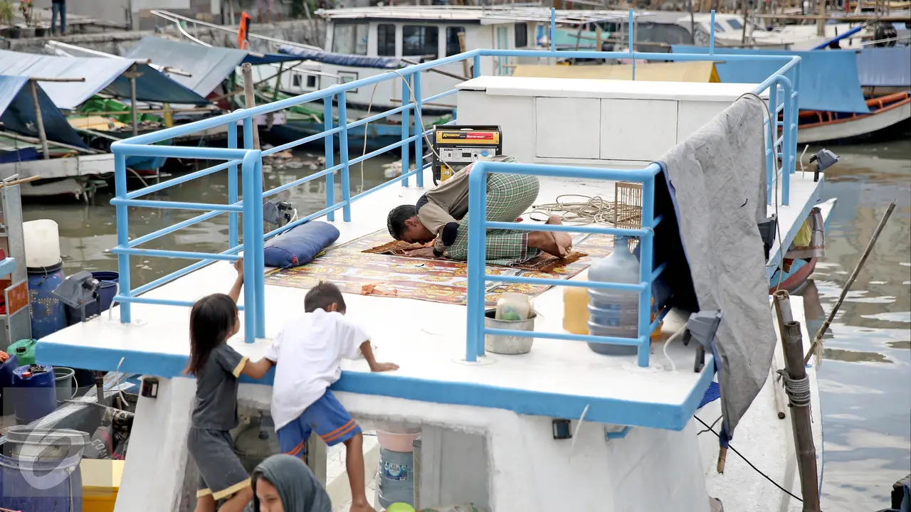 20160413- Pasca Penggusuran Warga Luar Batang Bertahan di Perahu-Jakarta- Faizal Fanani