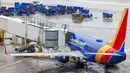 Sebuah pesawat Southwest Airlines terparkir pada salah satu terminal di Bandara Dallas Love Field, Texas, Amerika Serikat, 1 Februari 2023. Dallas dan bagian lain Texas Utara berada di bawah peringatan badai musim dingin hingga Kamis. (Smiley N. Pool/The Dallas Morning News via AP)