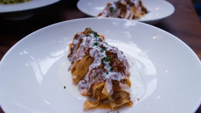 Fettuccine Con Ragu Alla Bolognese E Fonduta Al Parmigiano