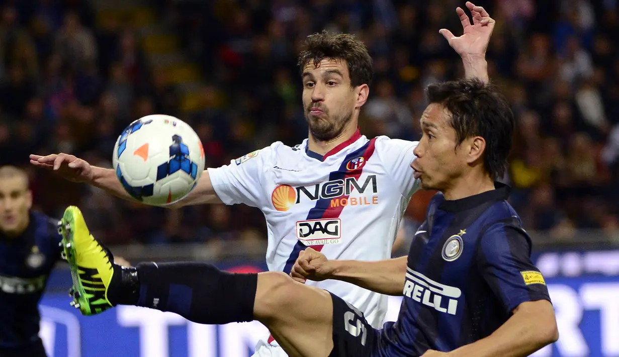 Yuto Nagatomo. Bek kiri Jepang berusia 35 tahun yang sejak musim 2021/2022 lalu memperkuat FC Tokyo di J-League ini pernah memperkuat 2 klub di Liga Italia, yaitu Cesena dan Inter Milan mulai 2010/2011 hingga pertengahan musim 2017/2018. Prestasi terbaiknya digapai bersama Inter Milan yang diperkuatnya selama hampir 8 musim dengan menjuarai Coppa Italia pada musim 2010/2011. Bersama Inter Milan ia total tampil dalam 209 laga di semua ajang dengan torehan 11 gol dan 18 assist. (AFP/Olivier Morin)