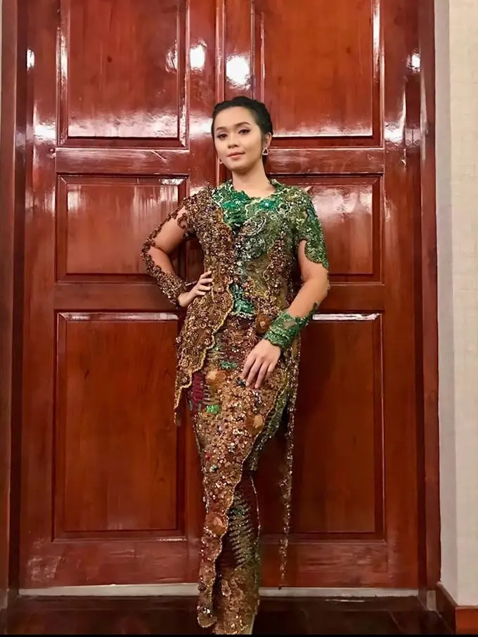 Putri Ayu IMB kerap memakai kebaya