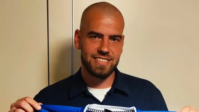 Wiljan Pluim bergabung dengan klub kasta kedelapan Liga Belanda, FC Epe.
