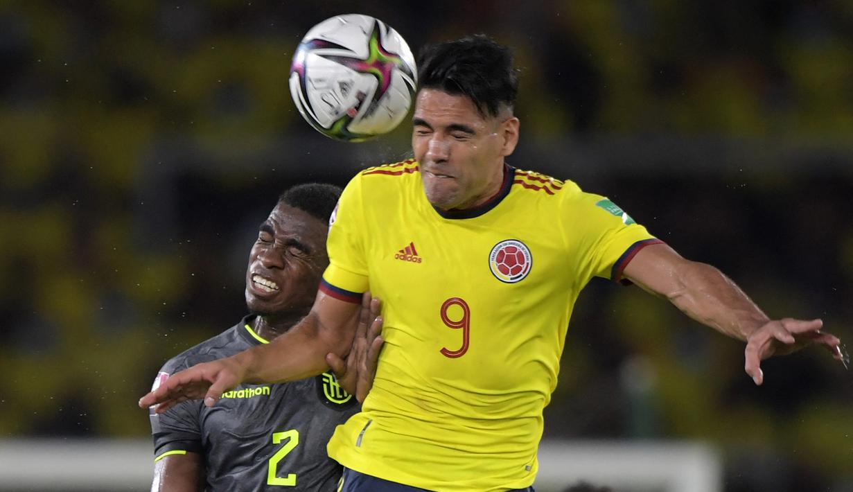 Radamel Falcao. Striker Kolombia dan Rayo Vallecano berusia 35 tahun dengan postur 177 cm, telah mencetak 71 gol via sundulan kepala dari total 335 gol. Gol-gol tersebut dicetak bersama Timnas Kolombia dan beberapa klub seperti River Plate, Porto, Atletico Madrid dan AS Monaco. (AFP/Raul Arboleda)