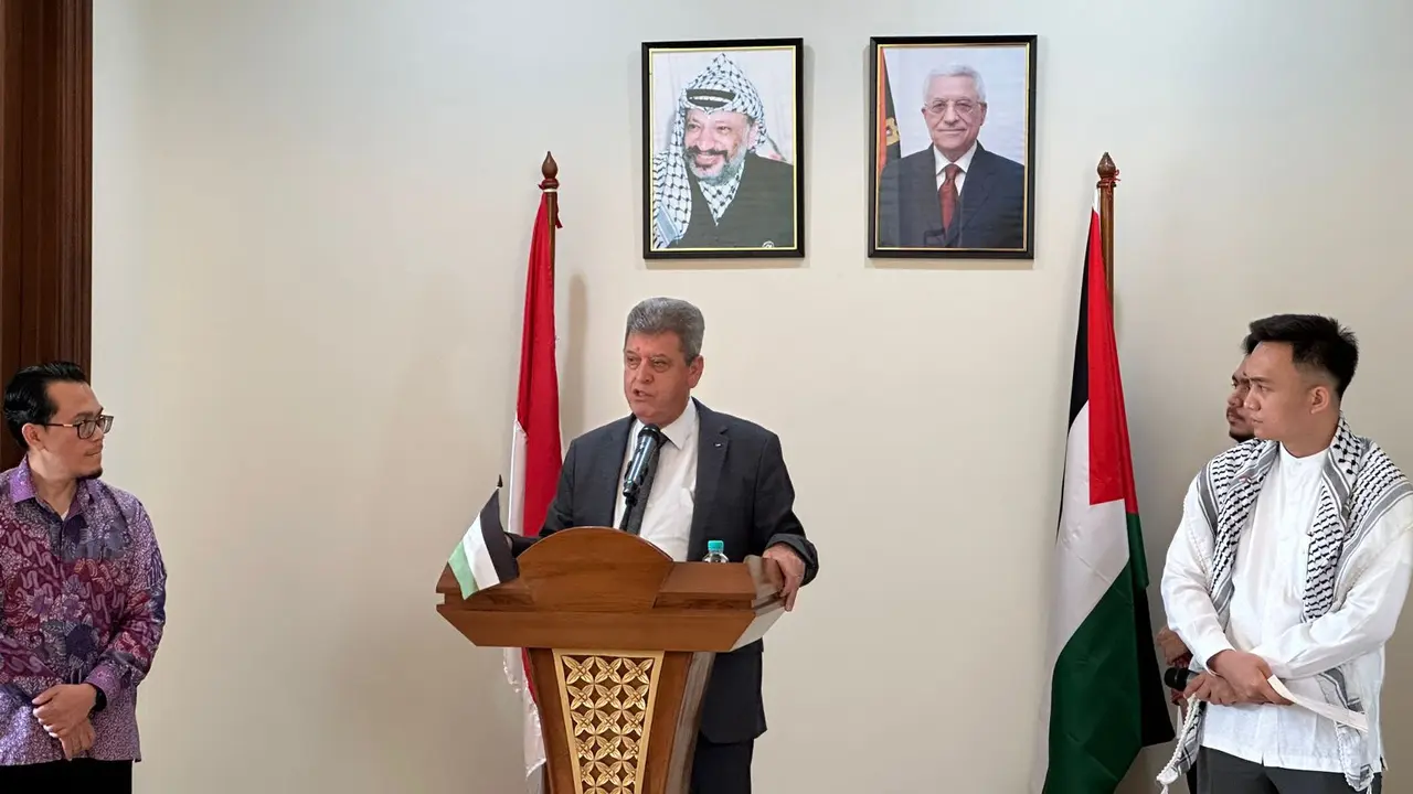 Duta Besar Palestina untuk Indonesia Zuhair al-Shun dalam acara "Dukungan untuk Gaza dan tahanan Palestina" di kediamannya di Jakarta, Selasa (6/8/2024). (Liputan6/Benedikta Miranti)