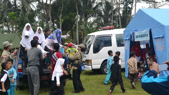 Simulasi tanggap darurat bencana rutin dilakukan BPBD dan kementerian terkait untuk melatih warga di desa-desa yang berisiko tinggi bencana. (Foto: Liputan6.com/Muhamad Ridlo)