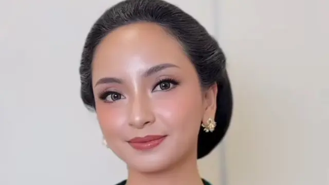 Valerie Tifanka saat Jadi Bridesmaid Luna Shabrina. [@owizazata.mua]