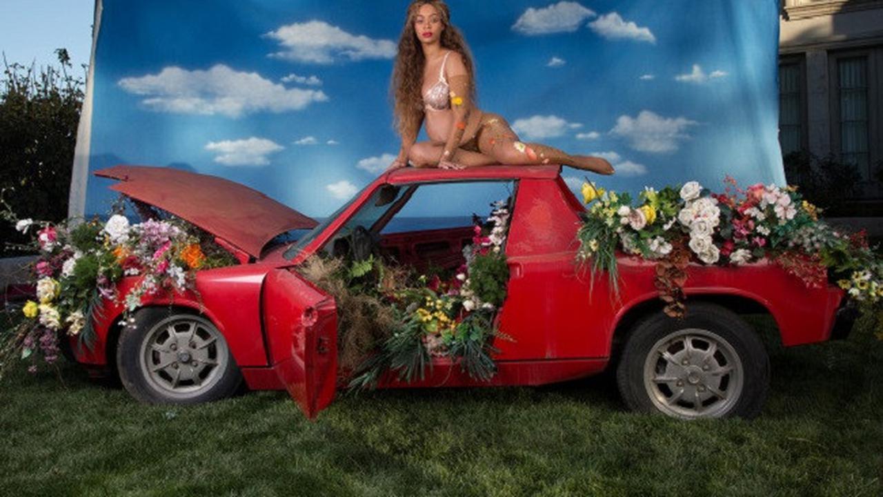 Pamer Kehamilan Kedua, Beyonce Tampil Seksi dan Menawan