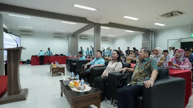 Para pelaku industri