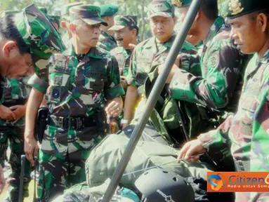 Citizen6, Depok: Pada kesempatan yang sama Panglima TNI juga mengecek kesiapan alat peralatan yang digunakan oleh prajurit PPRC TNI serta meresmikan Gedung PPRC TNI. (Pengirim: Badarudin Bakri)
