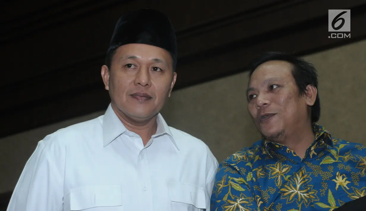 Bupati Lampung Tengah nonaktif, Mustafa saat menjalani sidang dakwaan di Pengadilan Tipikor, Jakarta, Senin (14/5). Mustafa didakwa menyuap beberapa anggota DPRD Lampung Tengah periode 2014-2019 sebesar Rp 9,6 miliar. (Liputan6.com/Helmi Fithriansyah)