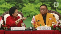 Ketua Umum PDI Perjuangan Megawati Soekarnoputri bertemu dengan Ketua Umum Partai Hanura Oesman Sapta Odang (Oso) di kantor DPP PDIP, Jakarta, Senin (28/8/2023). (Liputan6.com/Angga Yuniar)