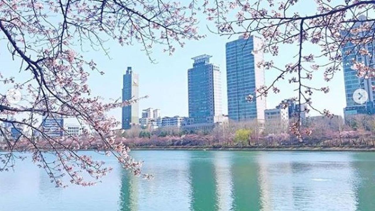 Seokchon Lake