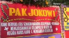 Ada pemandangan berbeda di depan halaman Balai Kota, Selasa (2/5/2017). Ada karangan bunga yang rupanya tidak ditujukan kepada Ahok - Djarot, melainkan untuk Presiden Joko Widodo atau Jokowi yang nyasar ke Balai Kota.
