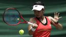 Petenis Indonesia, Priska Madelyn, memukul bola pada laga perempat final nomor ganda putri BNI Tennis Open 2019 di lapangan tenis The Sultan Hotel, Jakarta, Rabu (20/11). Ajang ini diharapkan menjadi wadah persiapan atlet menjelang SEA Games 2019. (Bola.com/Yoppy Renato)