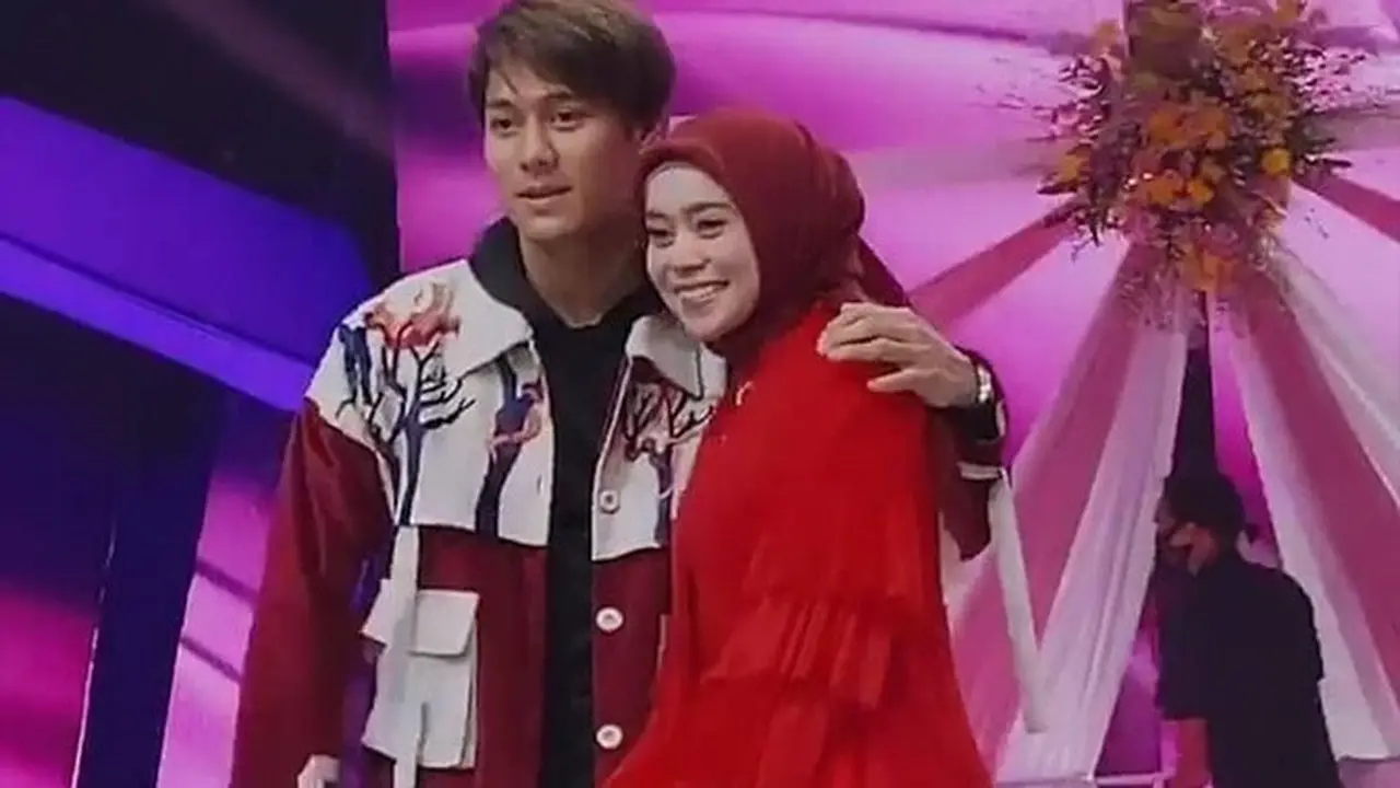 6 Potret Rizky Billar Datang ke Konser Ulang Tahun Lesty Kejora, Bikin Baper