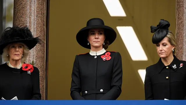 Topi Hitam Kate Middleton Jadi Simbol Penghormatan pada Ratu Elizabeth II dan Putri Diana