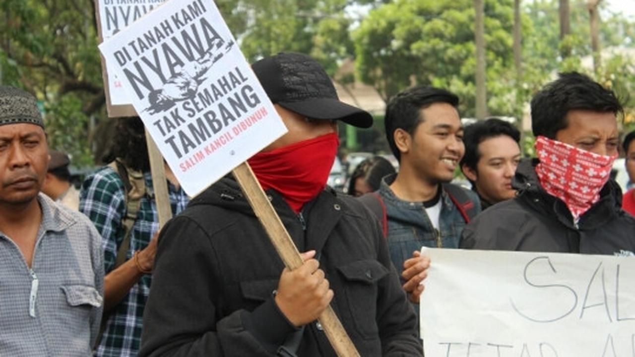 Unjuk rasa kecam pembunuhan petani yang tolak tambang di Lumajang