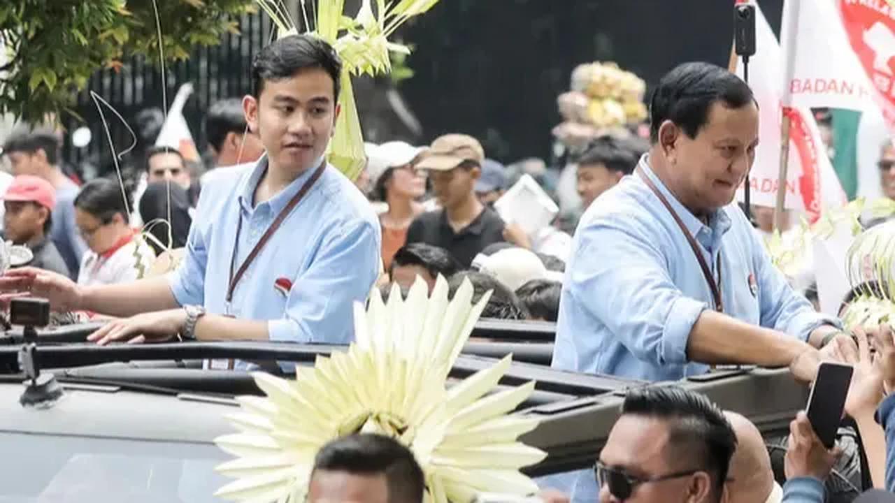 Lebih lanjut, Adjie juga menyatakan, dengan elektabilitas tertinggi maka Prabowo-Gibran akan menjadi pasangan pertama yang lolos ke dalam putaran kedua Pilpres 2024.<br>